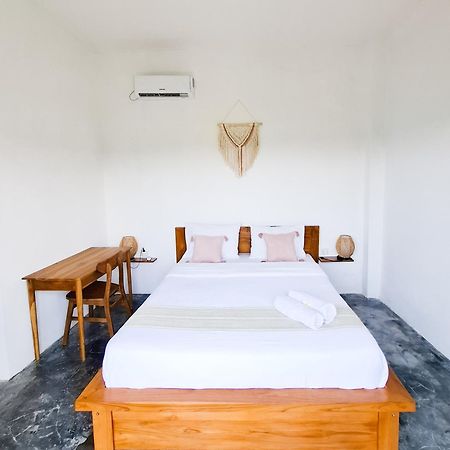 Turtle House Surf & Stay Airsatang 外观 照片