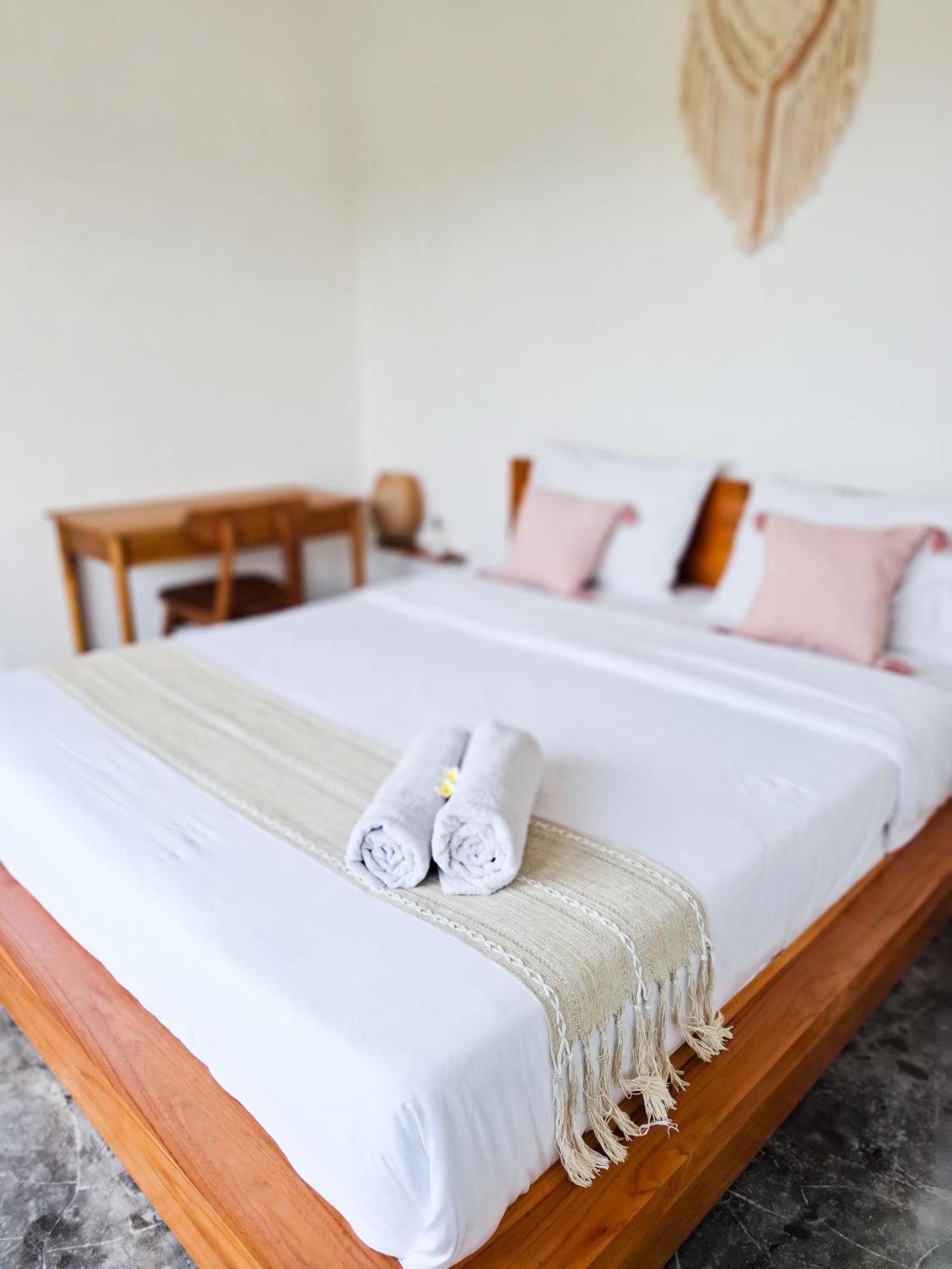 Turtle House Surf & Stay Airsatang 外观 照片